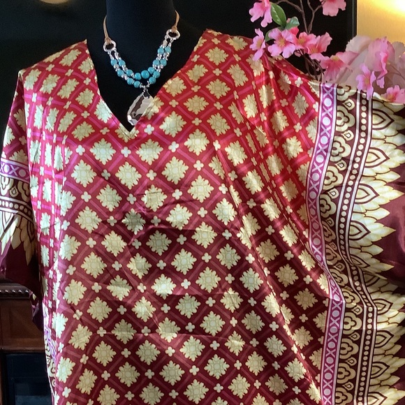 🌹NWT WINLAR GYPSY RED ROYAL SATIN CHARMEUSE COVERUP/ CAFTAN - Picture 8 of 10